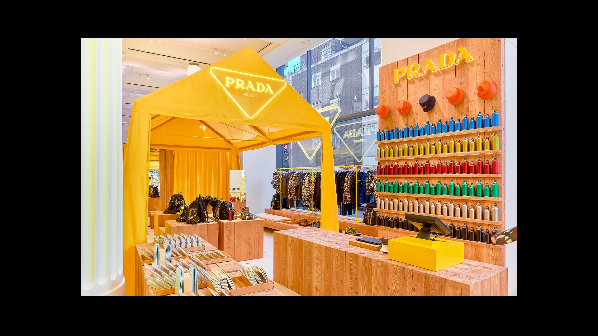 PRADA 店舗外観 アートフレーム 楽天市場】【5％OFFクーポン】アートパネル ブランド プラダ