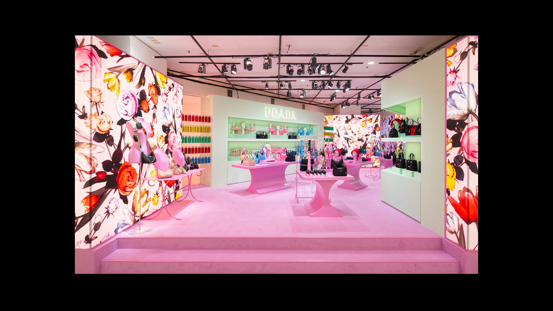 PRADA 店舗外観 アートフレーム PRADA 店舗外観 アートフレーム New Prada Store in Tokyo