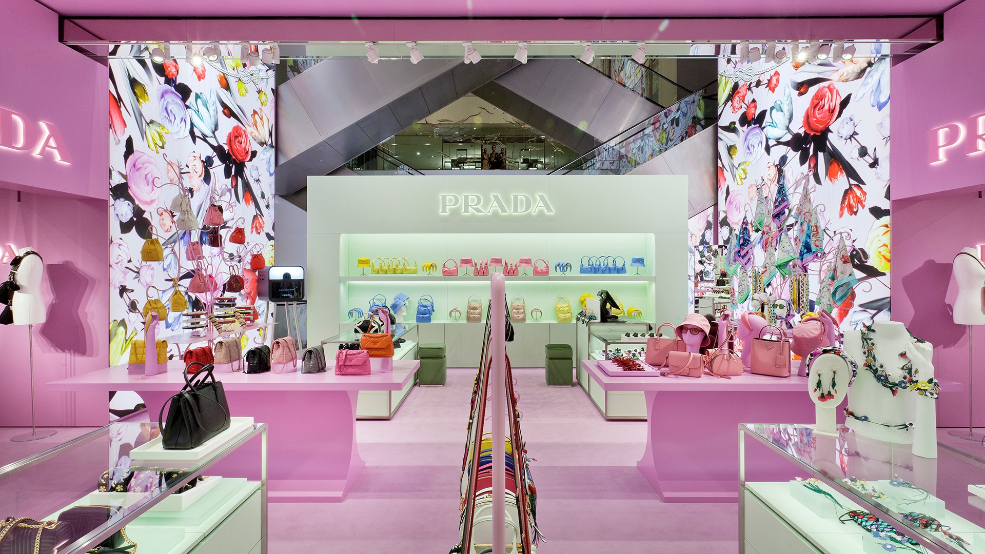 Prada loves Printemps - The new pop-up - GRA