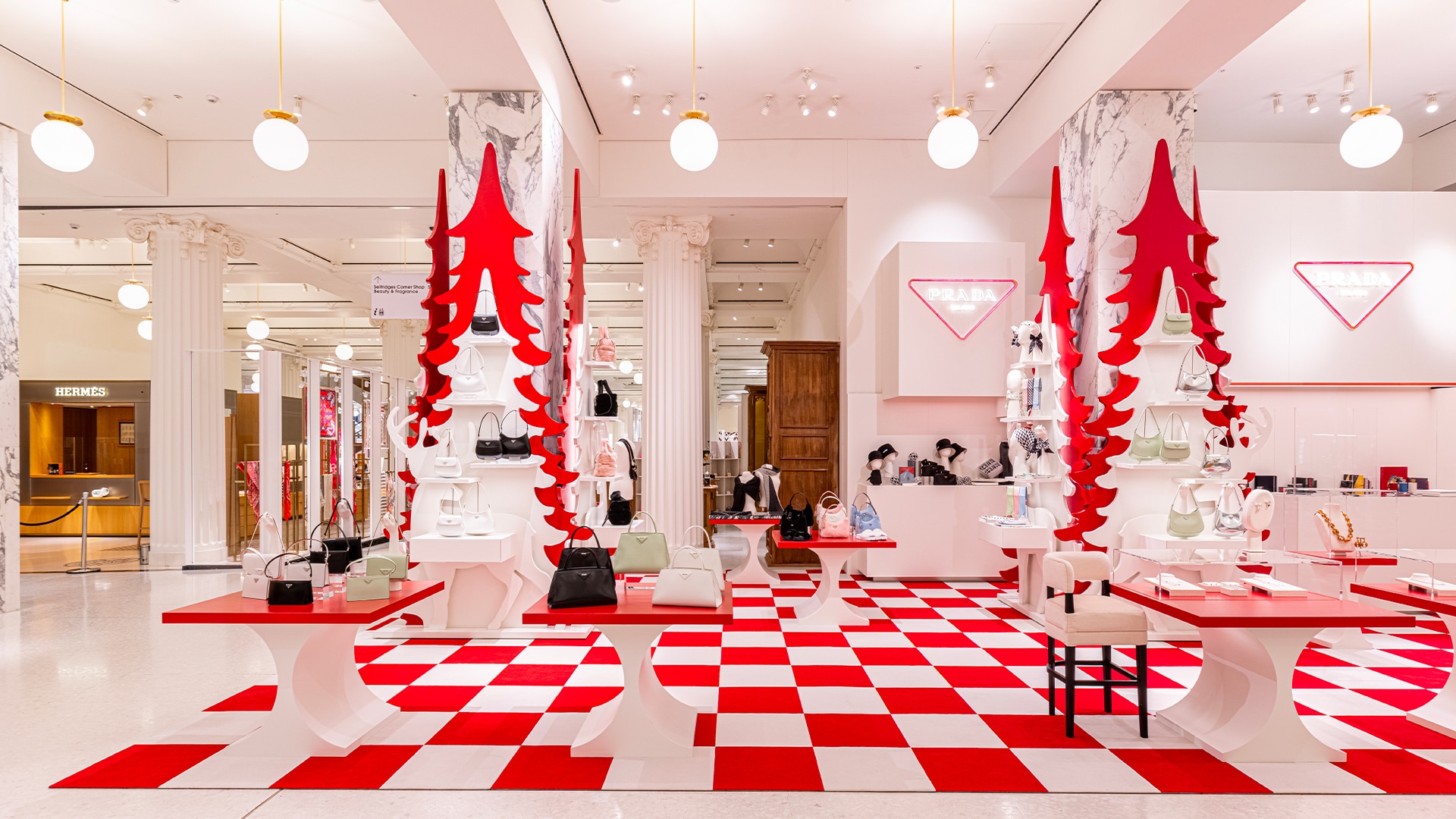 Prada Holiday”: new pop-up at Selfridges