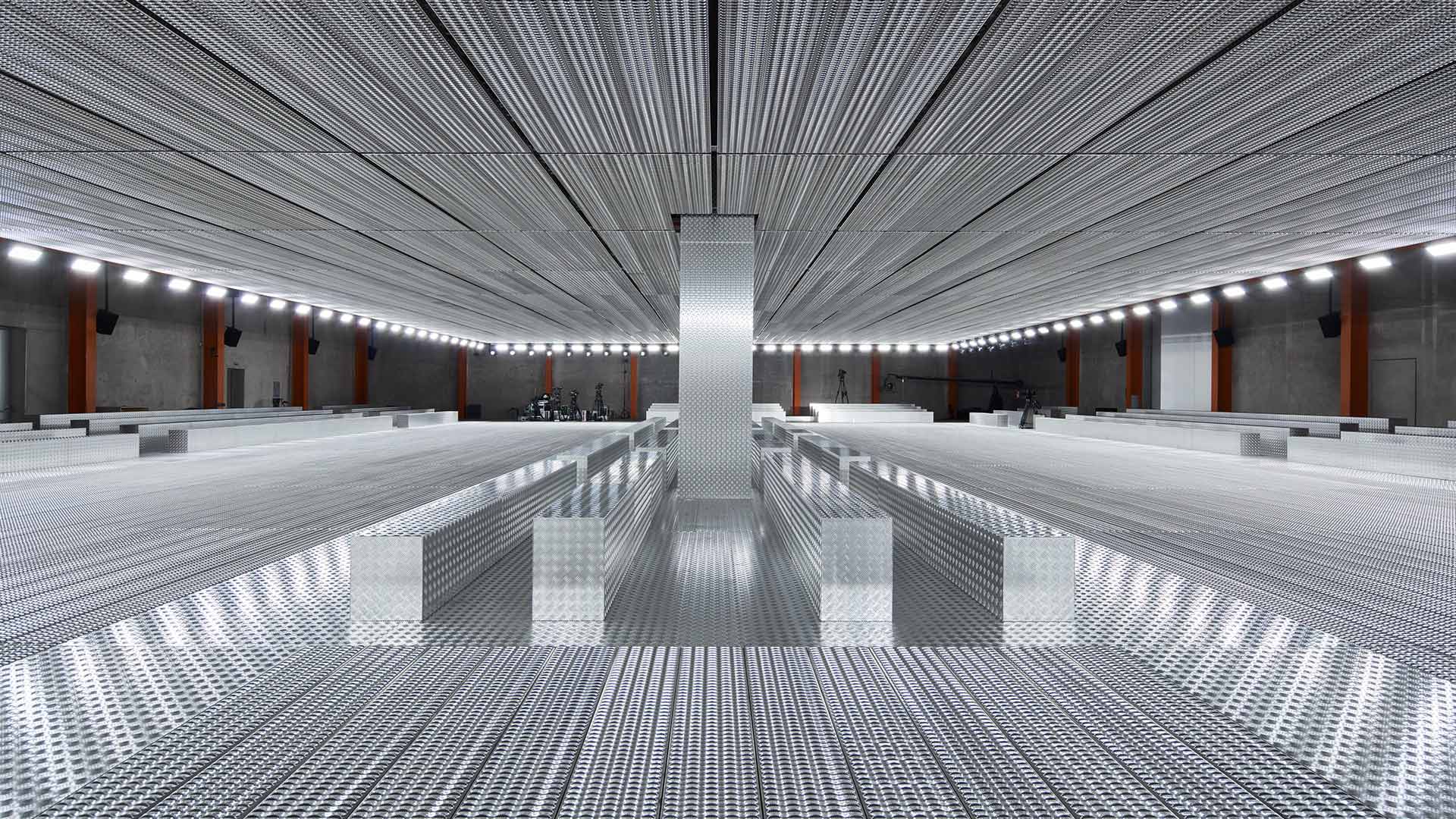 Prada S/S 2024 Menswear show: “Fluid Form”