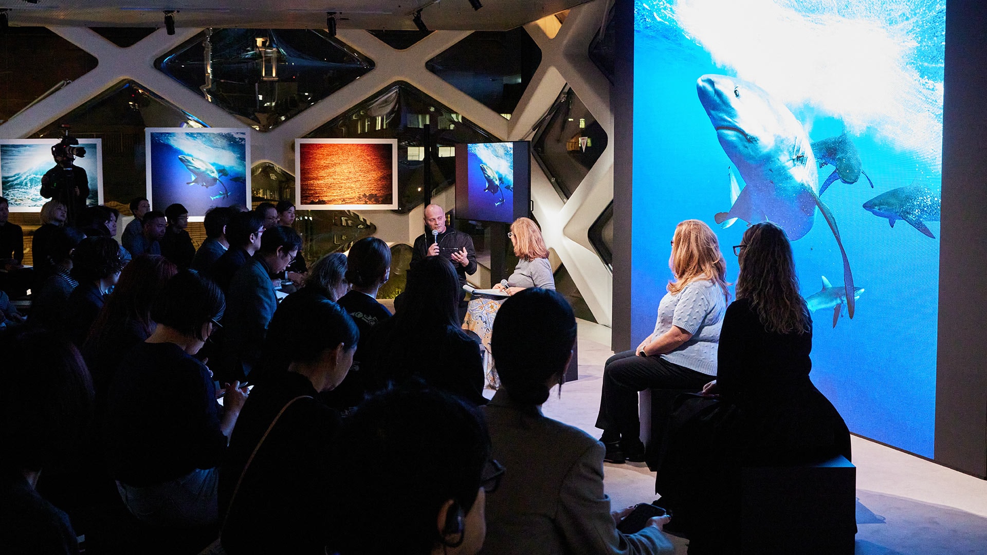 SEA BEYOND」をテーマとした「PRADA POSSIBLE CONVERSATIONS」を開催