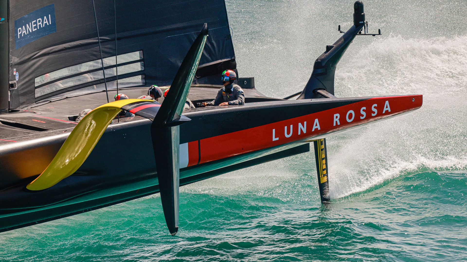 trimarano luna rossa